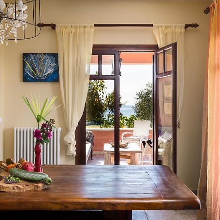 Beachfront Villa Meliti Agios Matthaios  Exterior photo