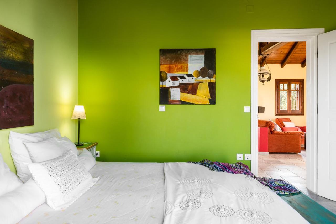 Beachfront Villa Meliti Agios Matthaios  Exterior photo