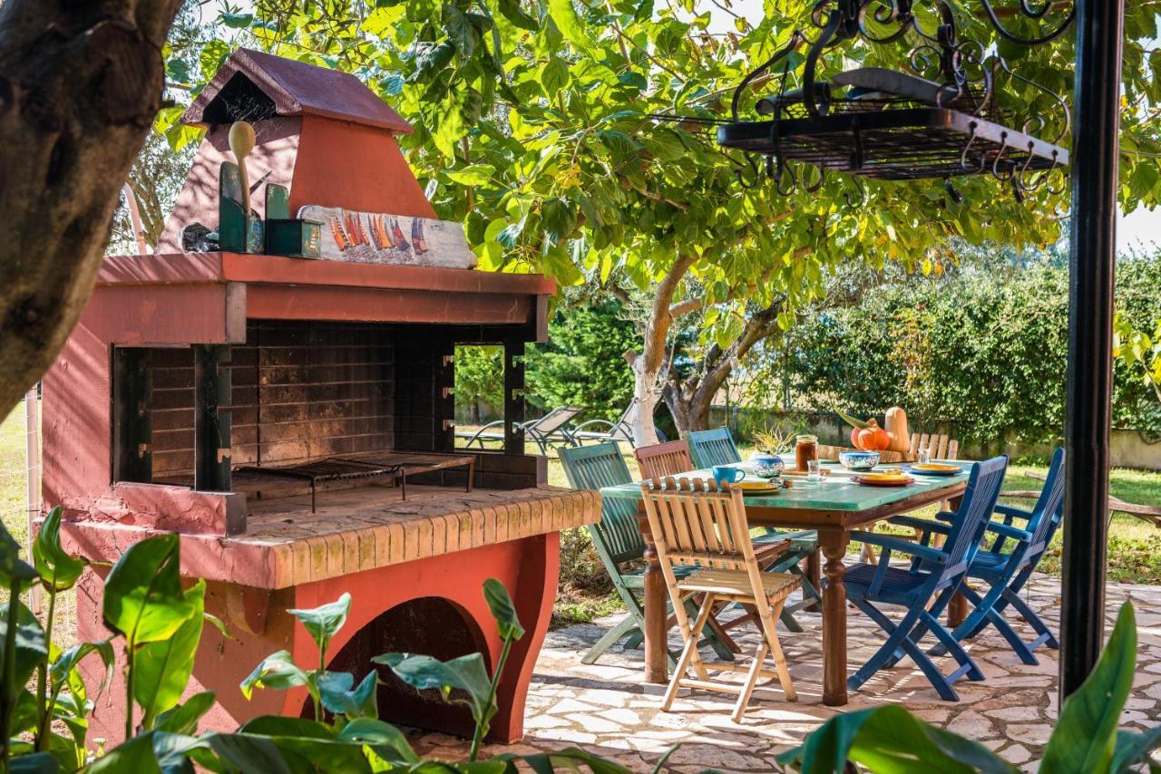 Beachfront Villa Meliti Agios Matthaios  Exterior photo