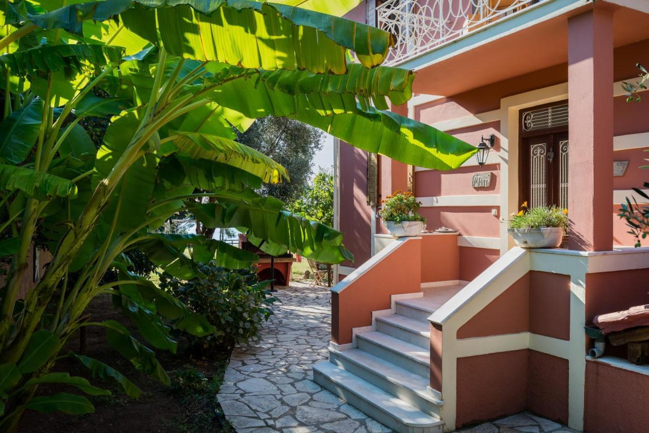 Beachfront Villa Meliti Agios Matthaios  Exterior photo