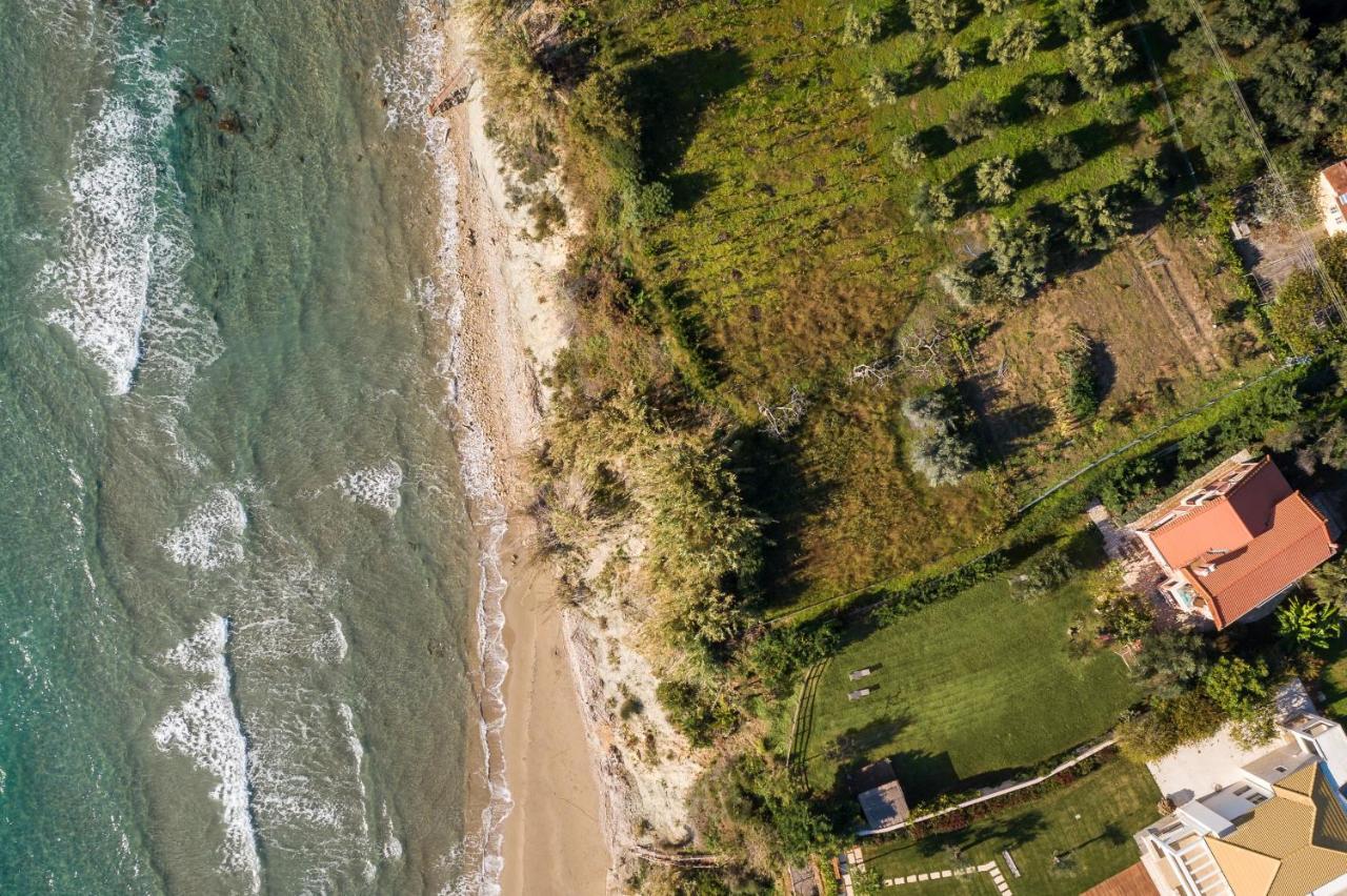 Beachfront Villa Meliti Agios Matthaios  Exterior photo