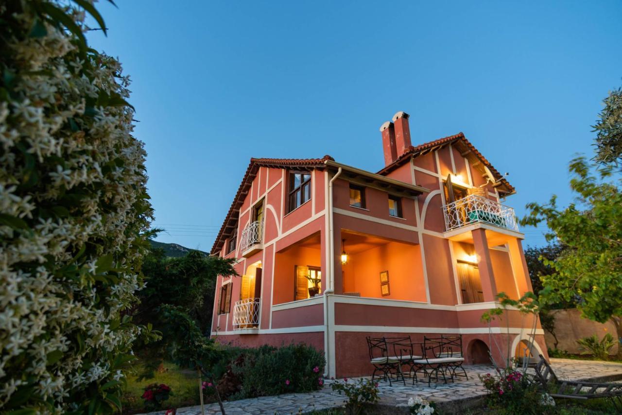 Beachfront Villa Meliti Agios Matthaios  Exterior photo
